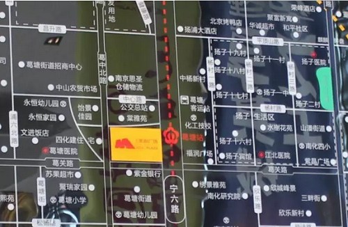 从图中可看出，项目位于江北新区高新·大厂组团的葛塘新城中心，是区域首席城市综合体，S8葛塘轻轨站2号出口。