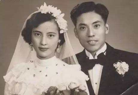 启功是康熙第十代孙，中国最后一个大师，被迫娶了“姐姐”，他活了90岁，爱了她70年