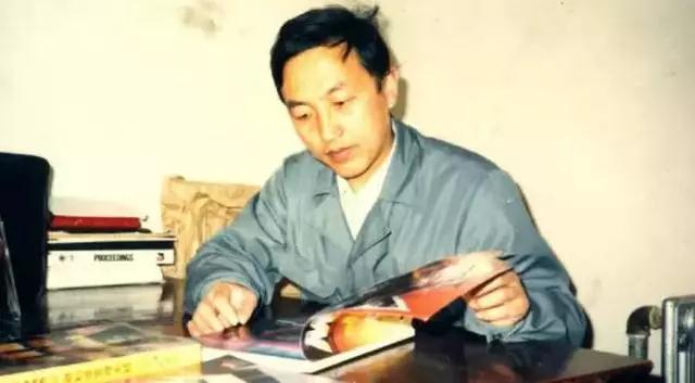 王健林创业三年被告222次，刘强东34岁一夜白头，柳传志40岁摆地摊，你有他们惨吗？