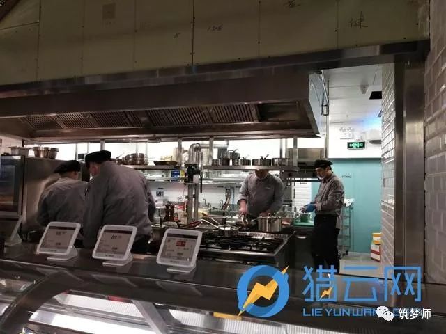 京东的新零售长什么样？7Fresh正式开业，餐饮+超市模式、刷脸支付，正面PK盒马鲜生