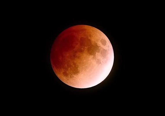 “火星大冲”邂逅“超长”月全食 上演“红色”星月夜