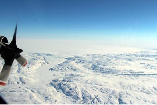 格陵兰岛冰下疑现巨大陨石坑，或与灭绝理论有关
