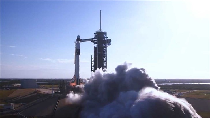 SpaceX载人猎鹰9火箭完成静态点火试验，2月份发射