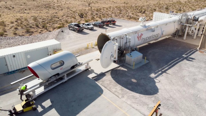 Virgin Hyperloop实现重大里程碑：完成首次载人测试