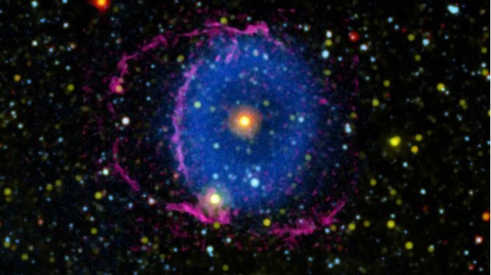 天文学家解开存在了16年的蓝环星云之谜