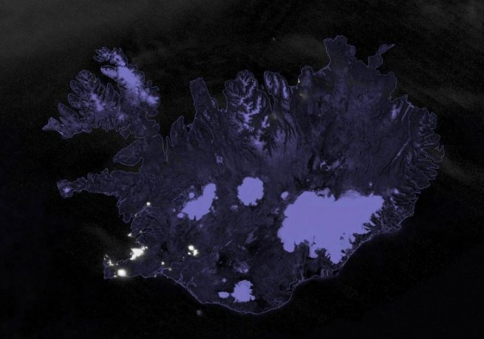 连续小规模地震后 法格拉达尔火山喷发照亮冰岛