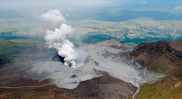 日本7小时连震4次 民众担心富士山喷发